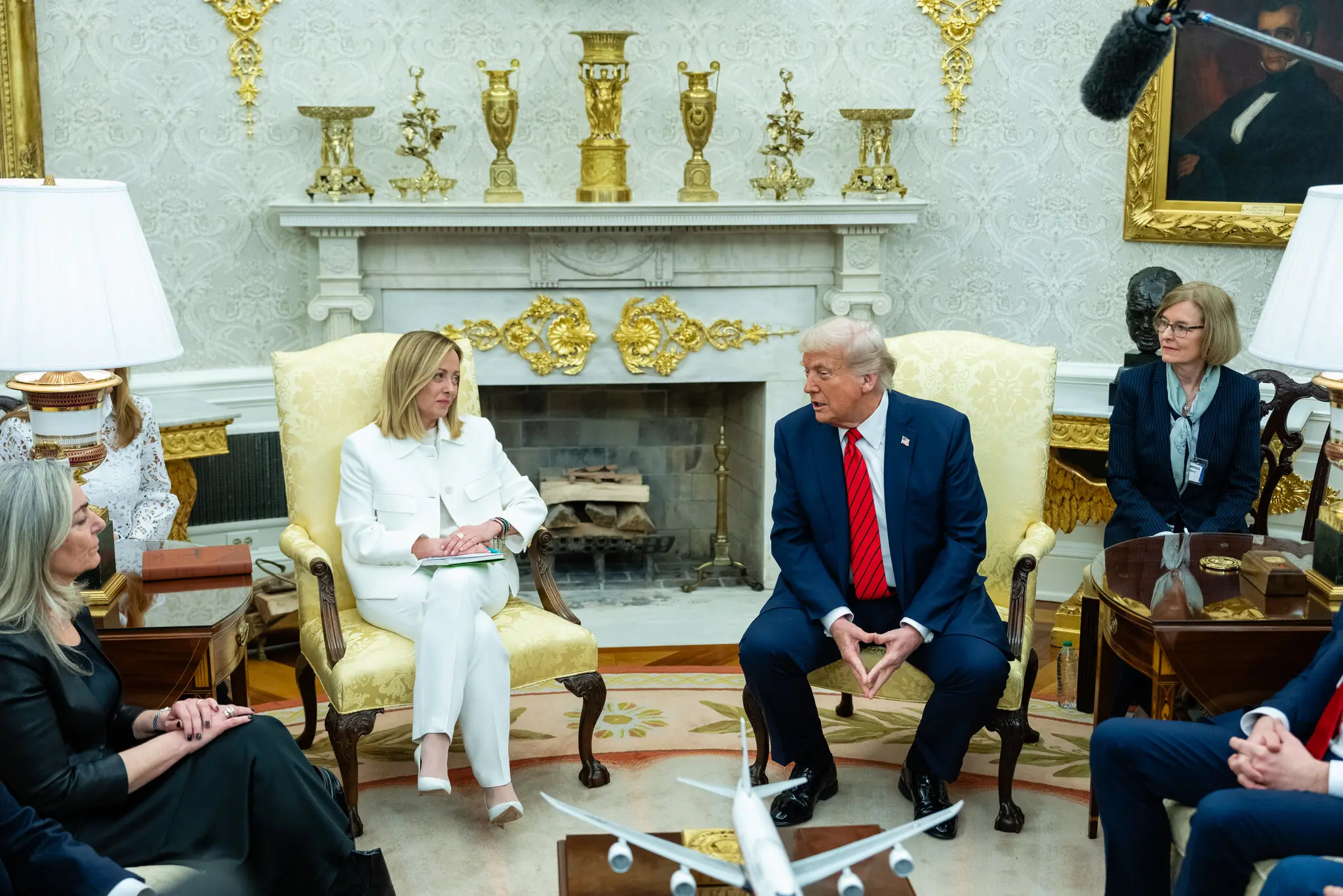 «Ніколи не благала»: Мелоні публічно принизила Трампа, а їхня дружба перетворилася на гучний політичний скандал